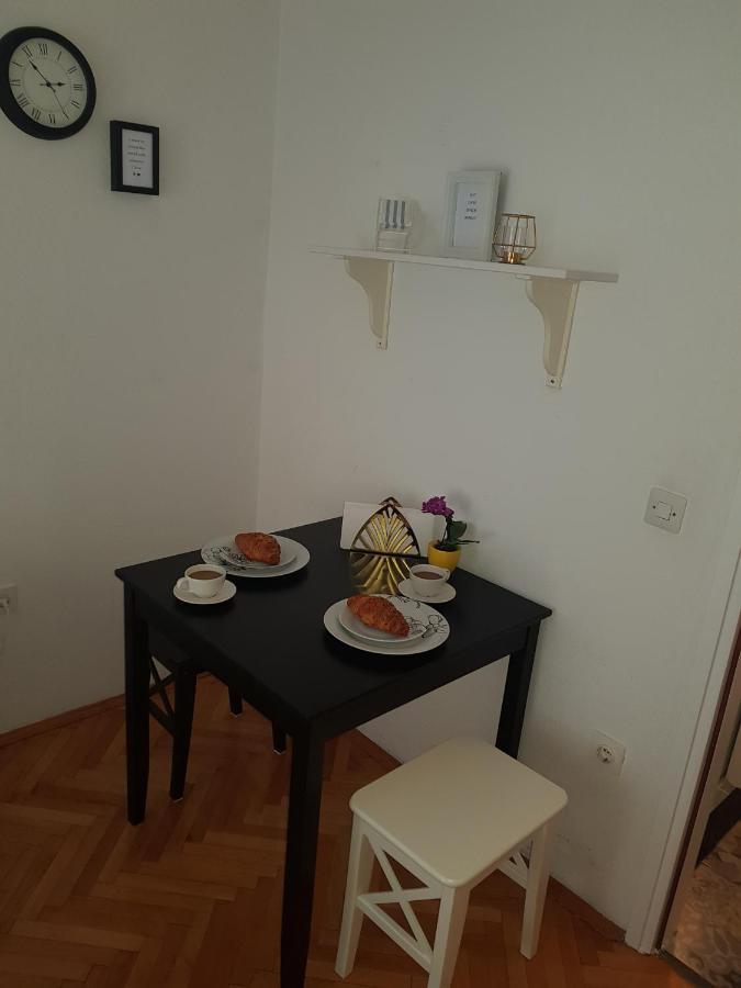 Studio Flat For 2 Apartment Makarska Exterior photo