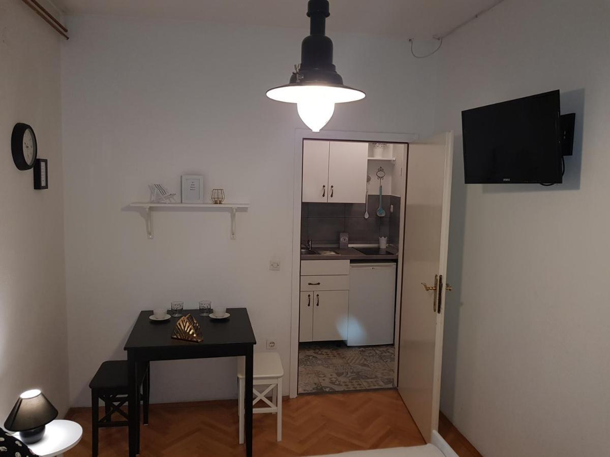 Studio Flat For 2 Apartment Makarska Exterior photo